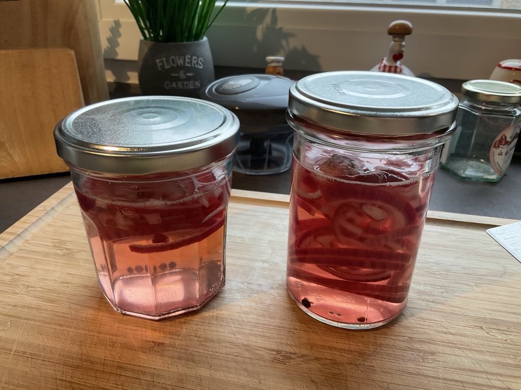 Oignons rouges marinés