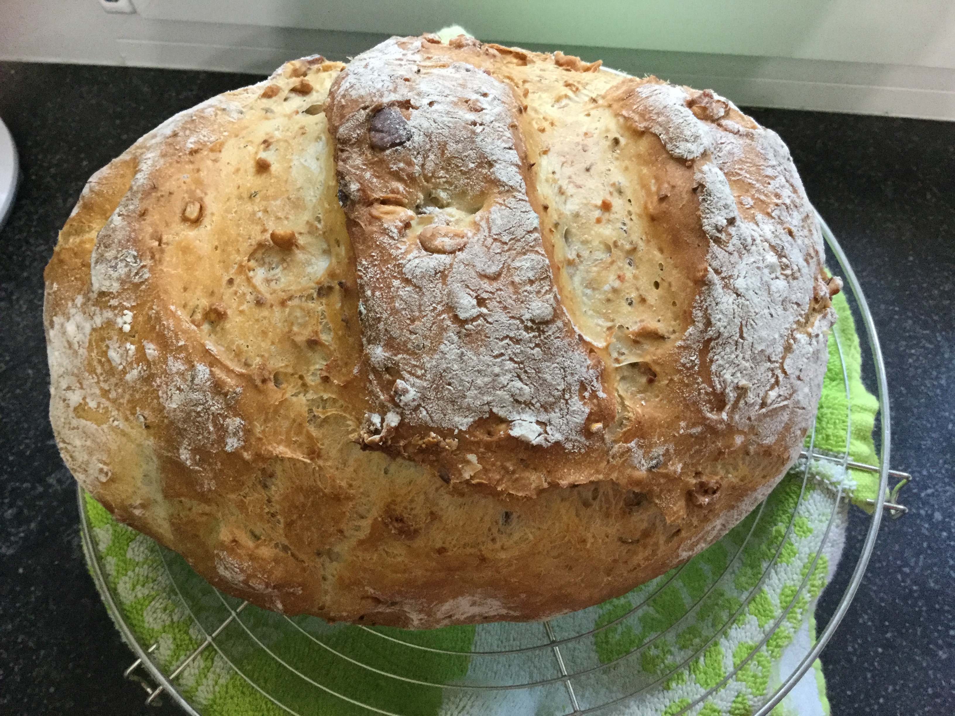 Pain aux noix en cocotte