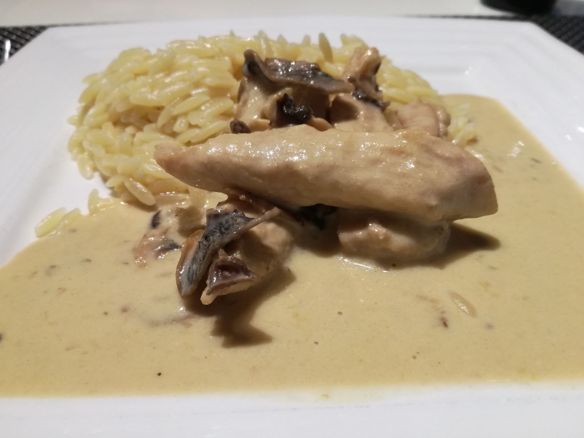 Blancs de poulet à la crème et aux champignons au Cookeo