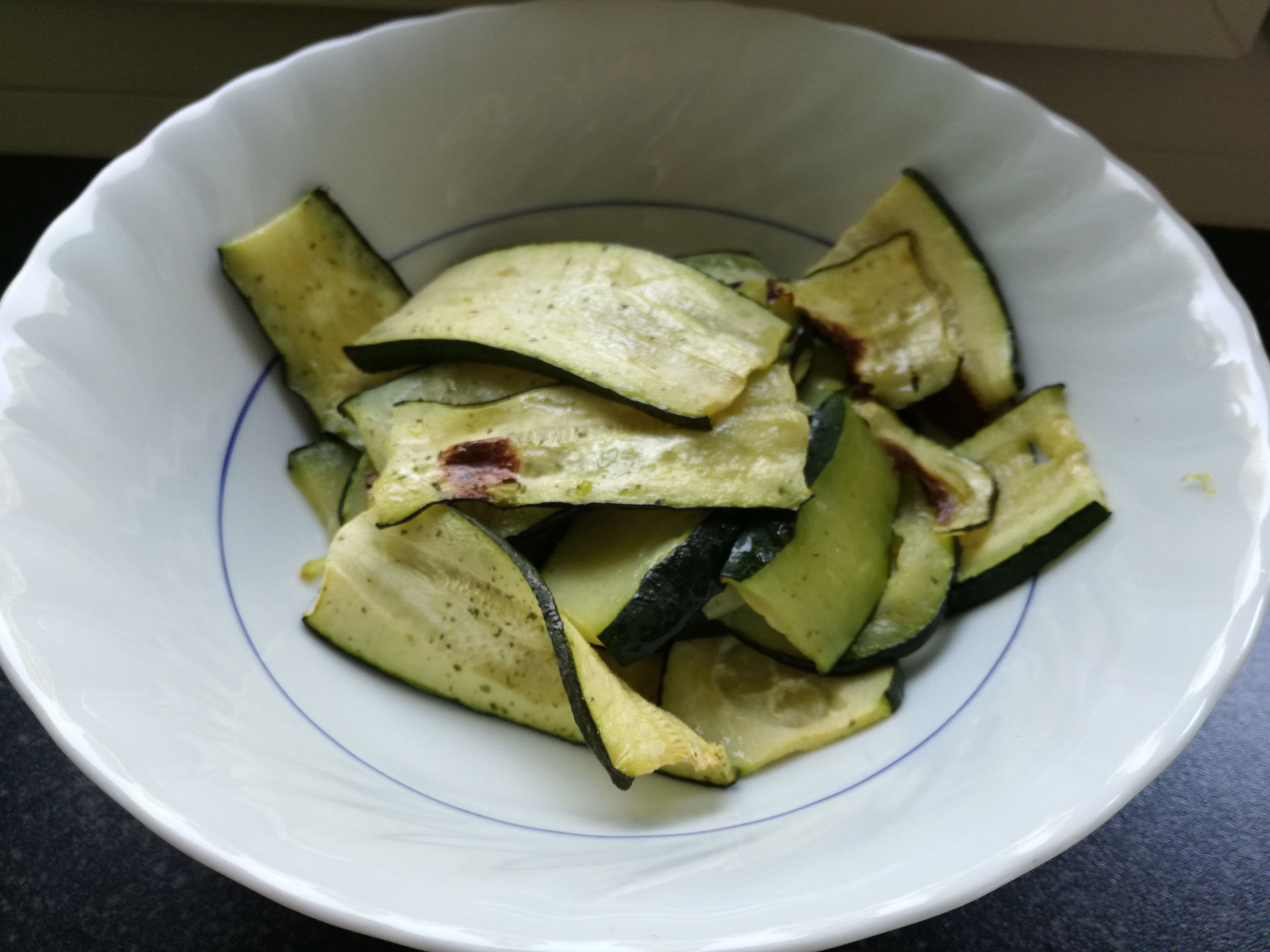 Courgettes en lamelles cuites au four