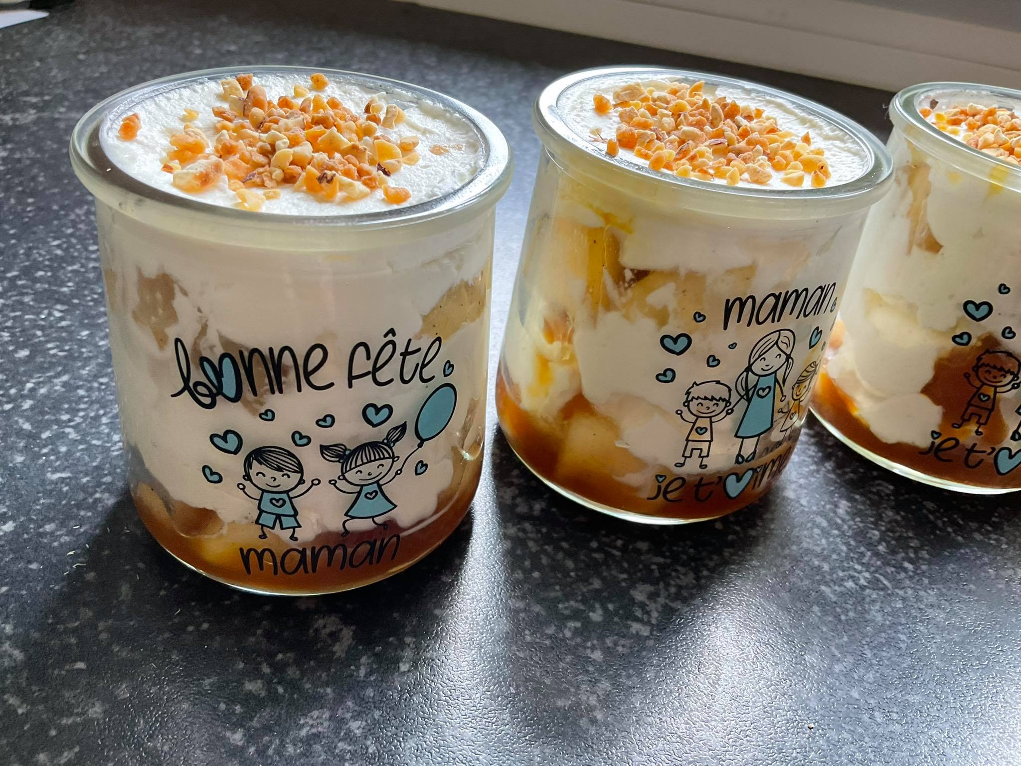 Verrines pommes, caramel et crème vanille