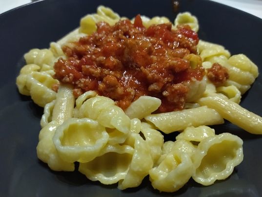 Coquillettes ou pennes au hachis de boeuf et tomates