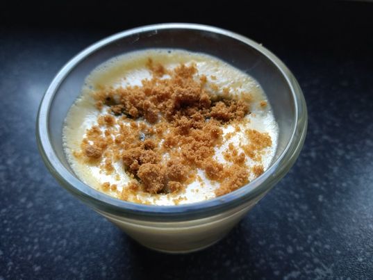 Verrines au kiwi, mascarpone et son crumble