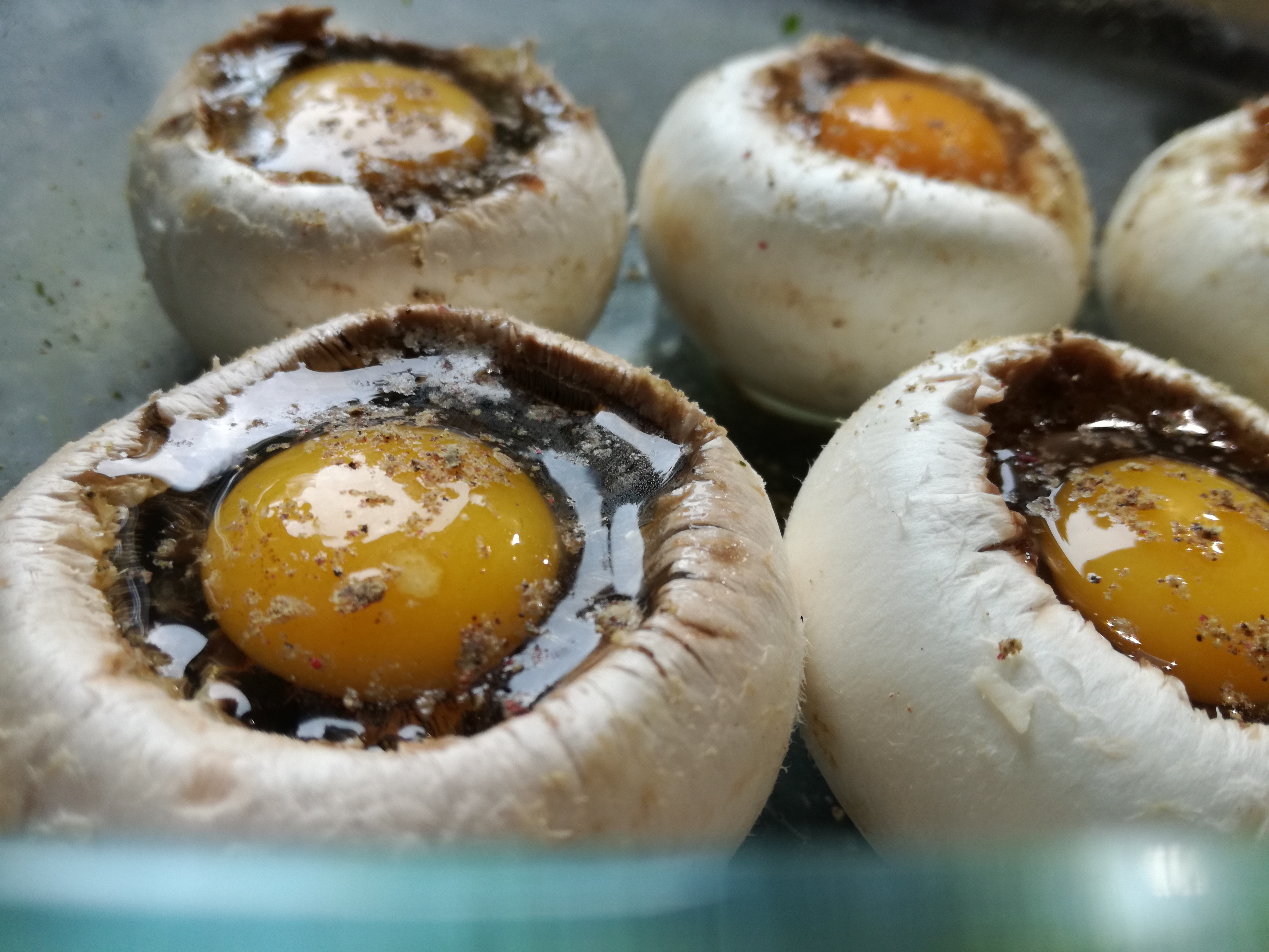 Champignons farcis aux oeufs de cailles