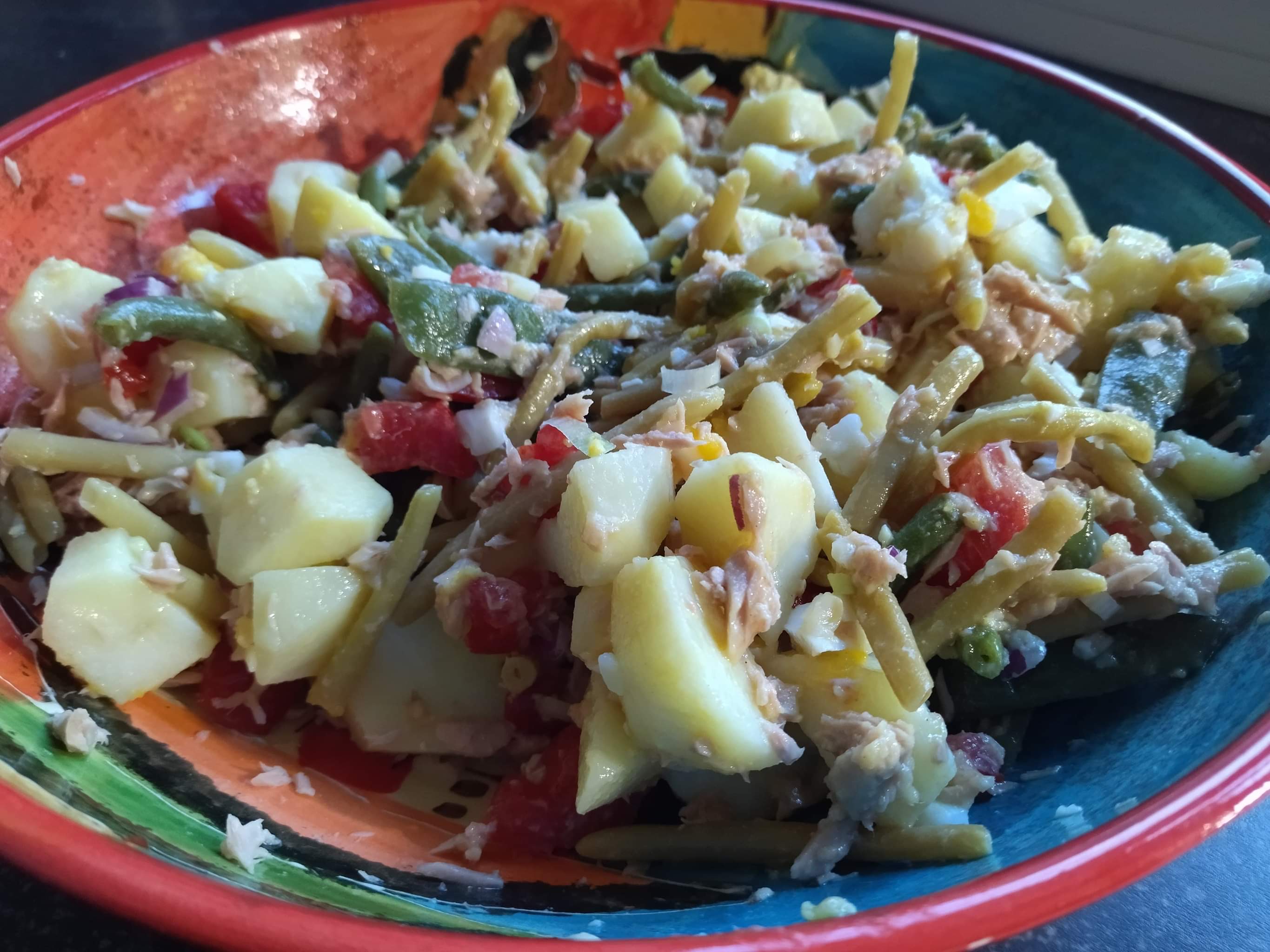 Salade de pommes de terre au thon et haricots