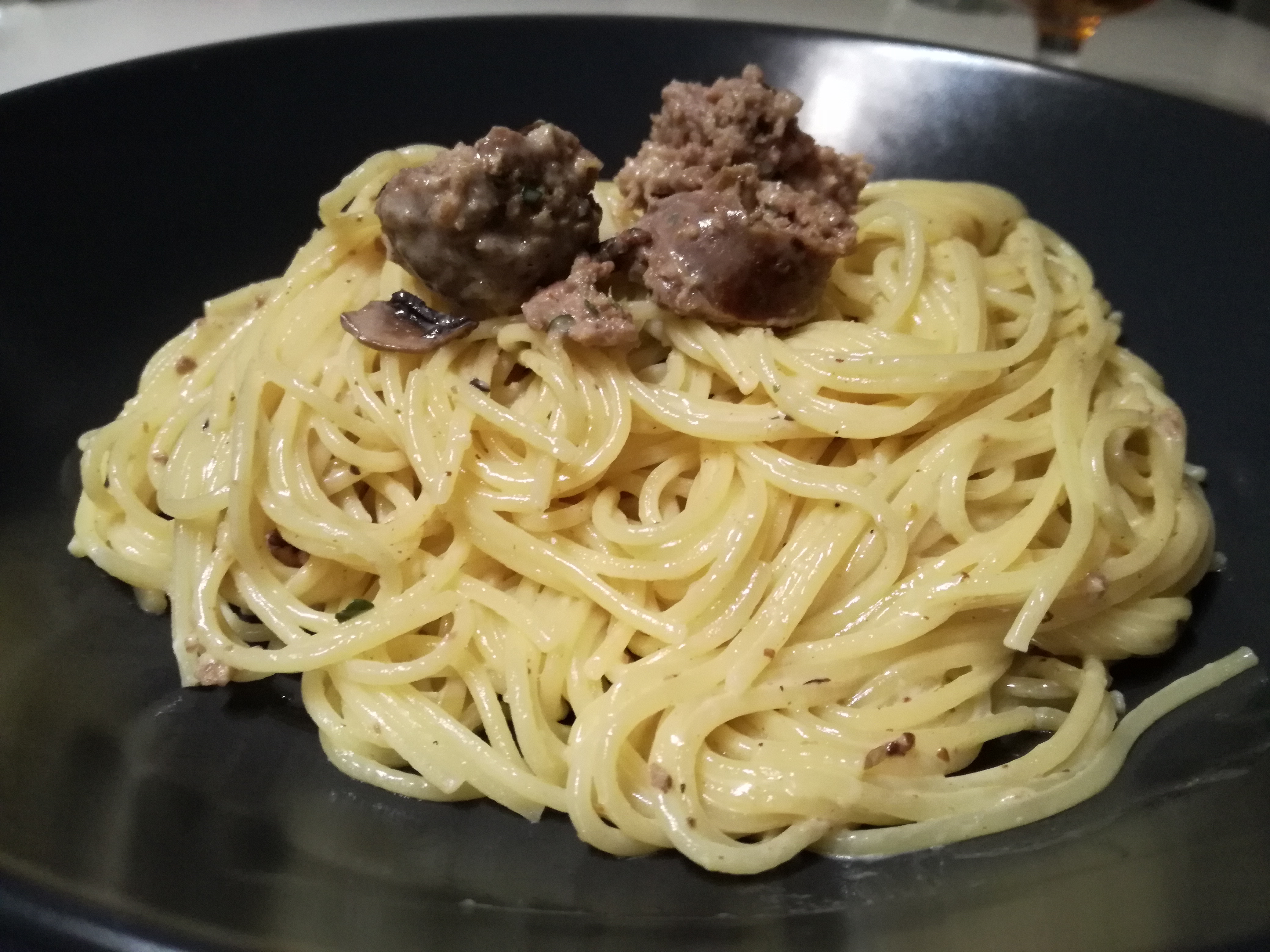 Pâtes aux champignons et saucisses de gibier