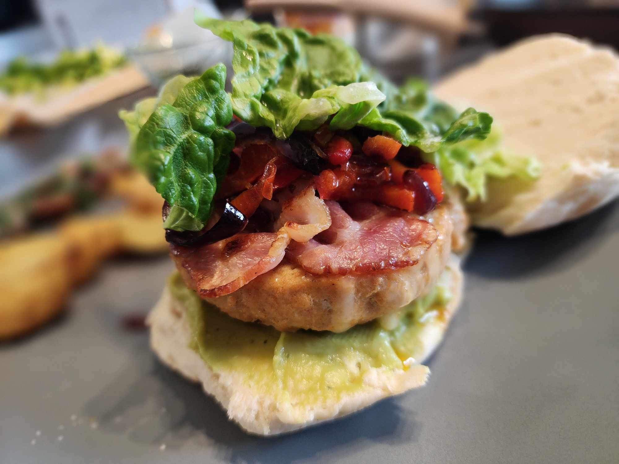 Burger à la mexicaine et salsa de tomates