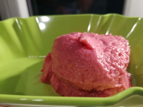 Glace au yaourt à la framboise