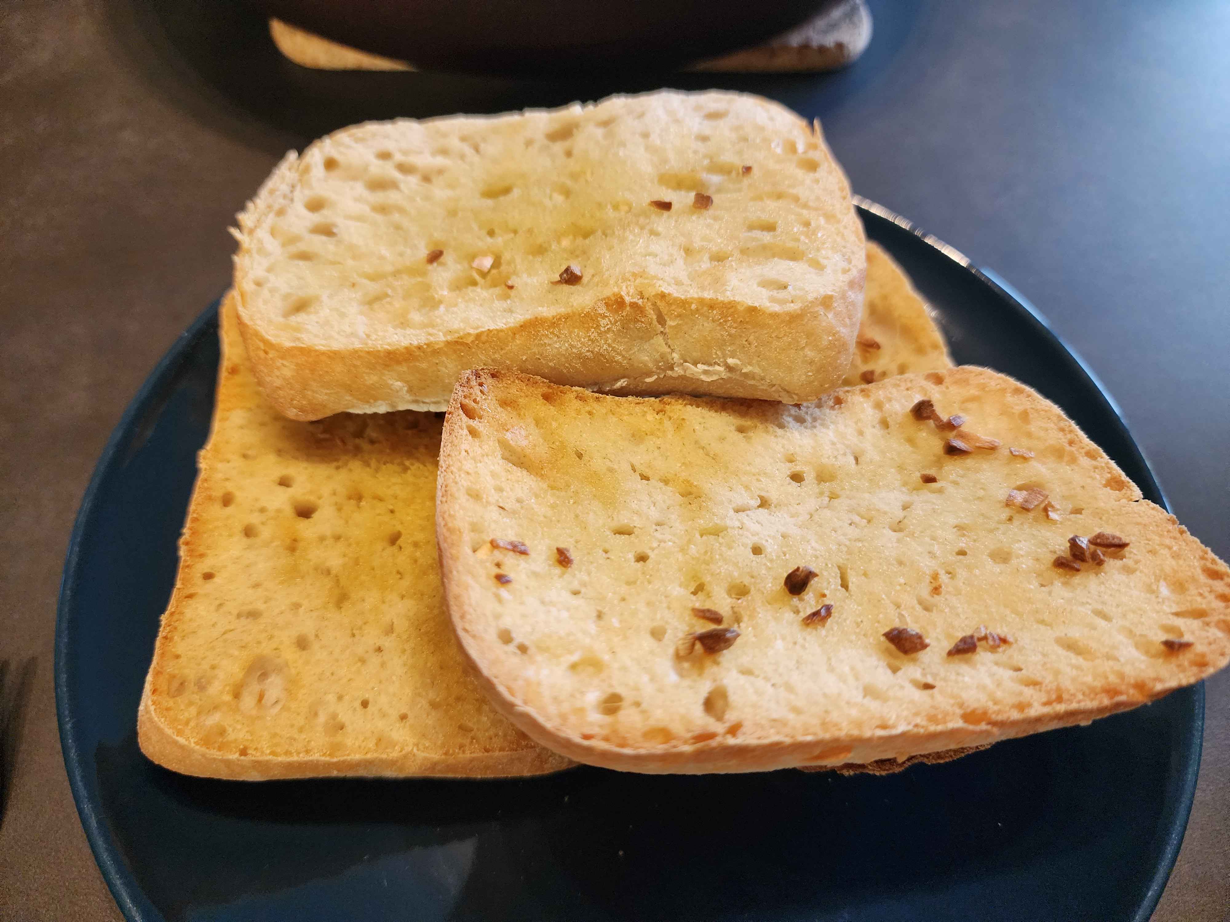 Petits pains à l'ail pour accompagner un plat ou une salade